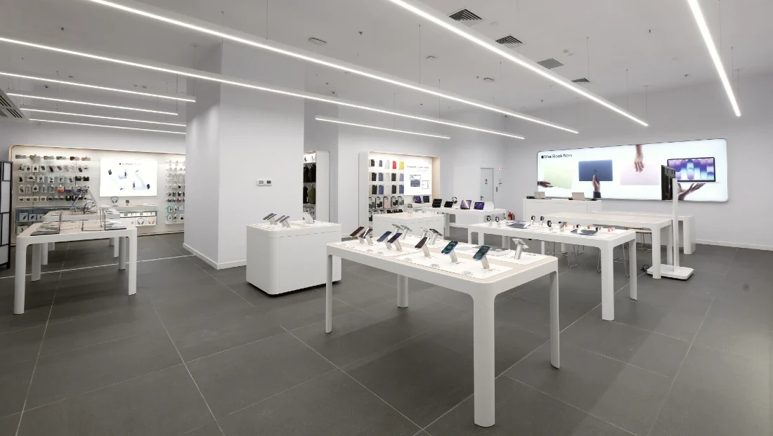 intérieur d'un magasin de haute technologie